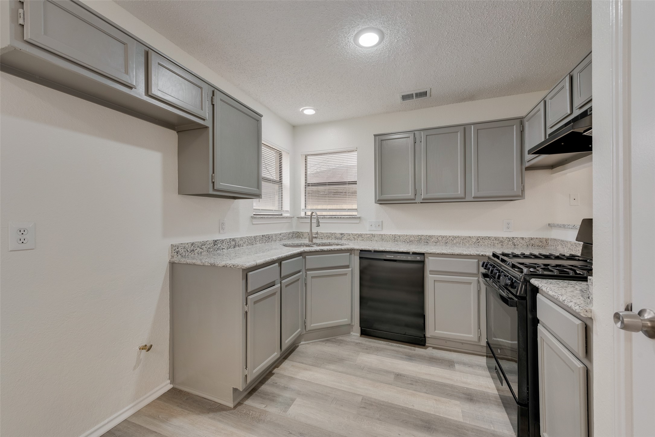 11805 Eloise Drive Balch Springs TX 75180