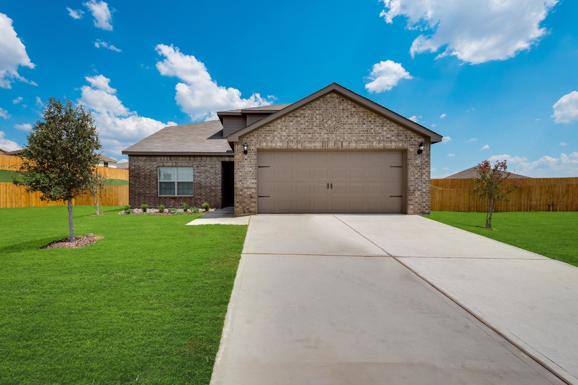 136 Coyote Creek Circle Newark TX 76071