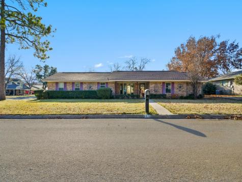 2022 Greenbriar Drive Gainesville TX 76240