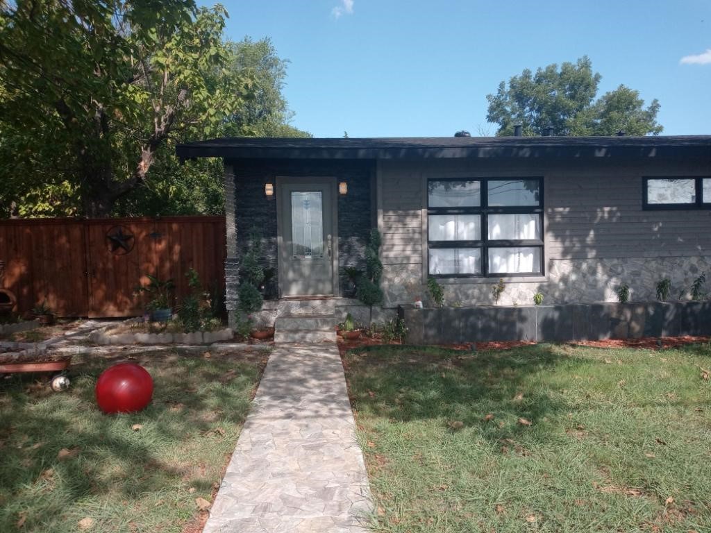 902 Westridge Avenue Lancaster TX 75146