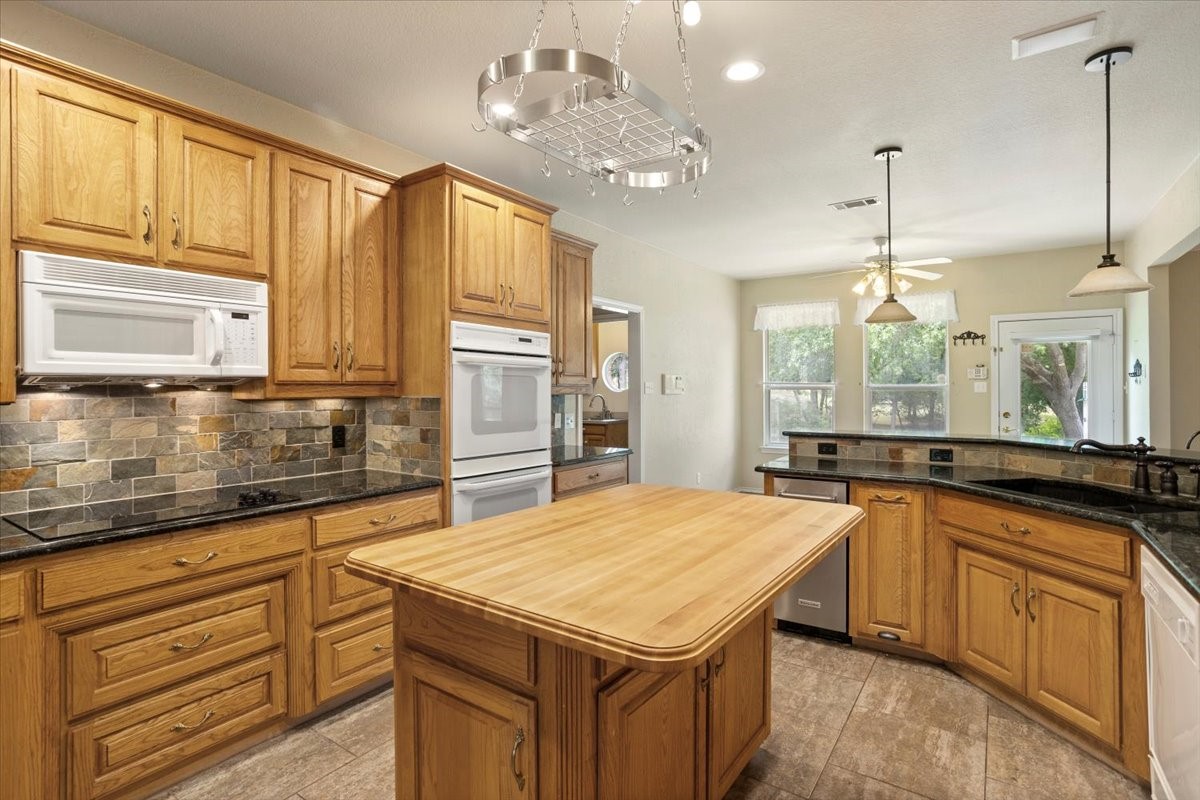 1642 Greenview Court Aledo TX 76008