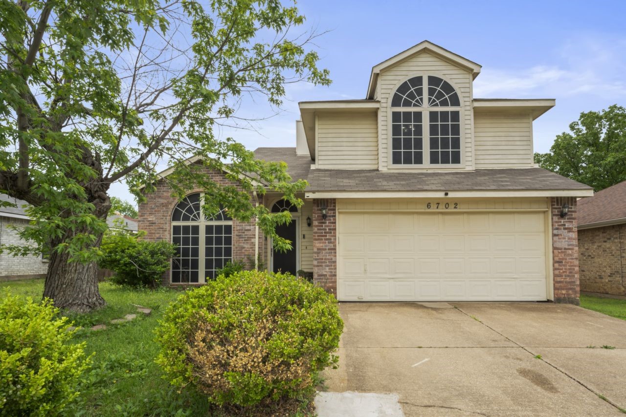 6702 Pecanwood Drive Arlington TX 76001