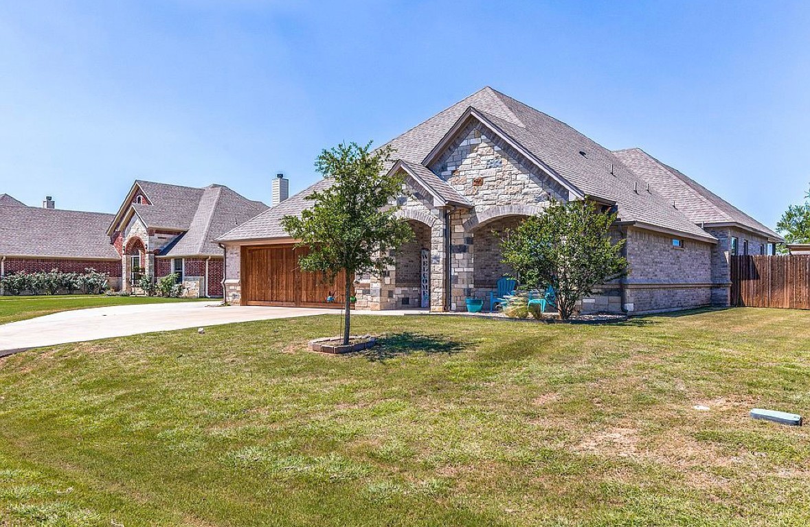 2822 Willow Ridge Circle Granbury TX 76049