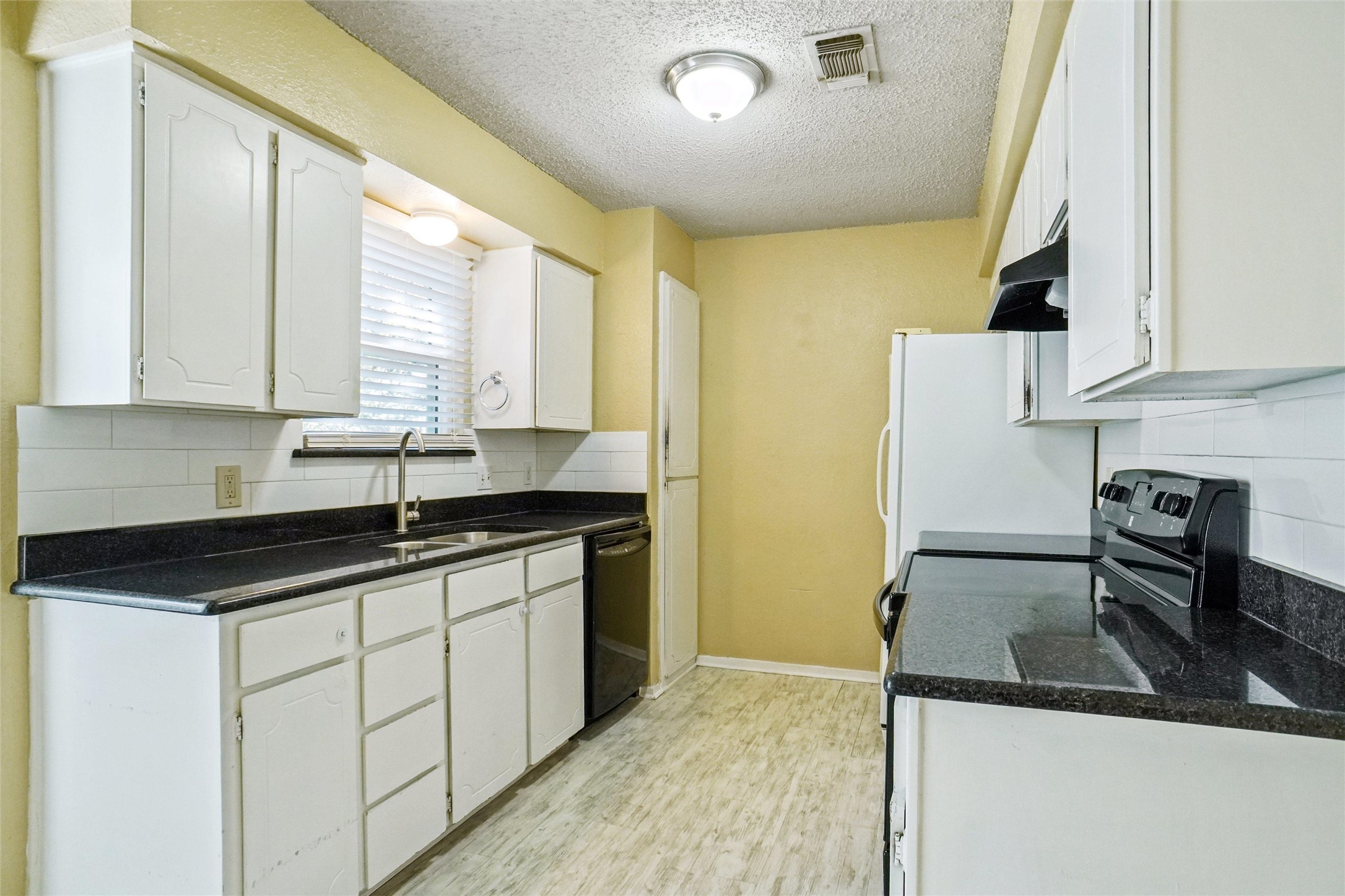 6116 Mackneal Trail Watauga TX 76148