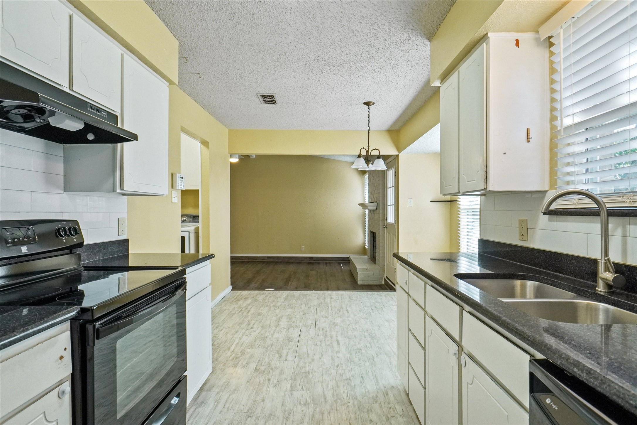 6116 Mackneal Trail Watauga TX 76148