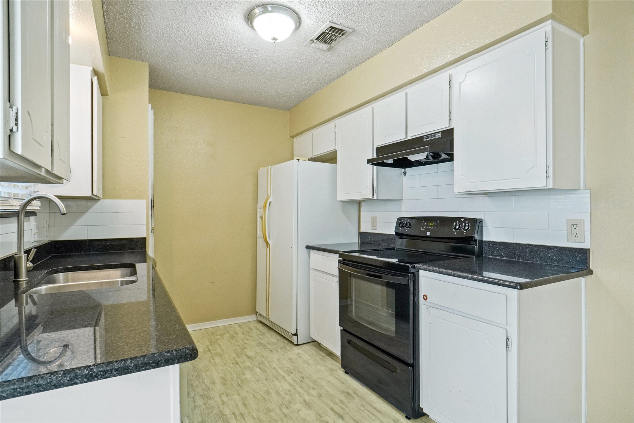 6116 Mackneal Trail Watauga TX 76148
