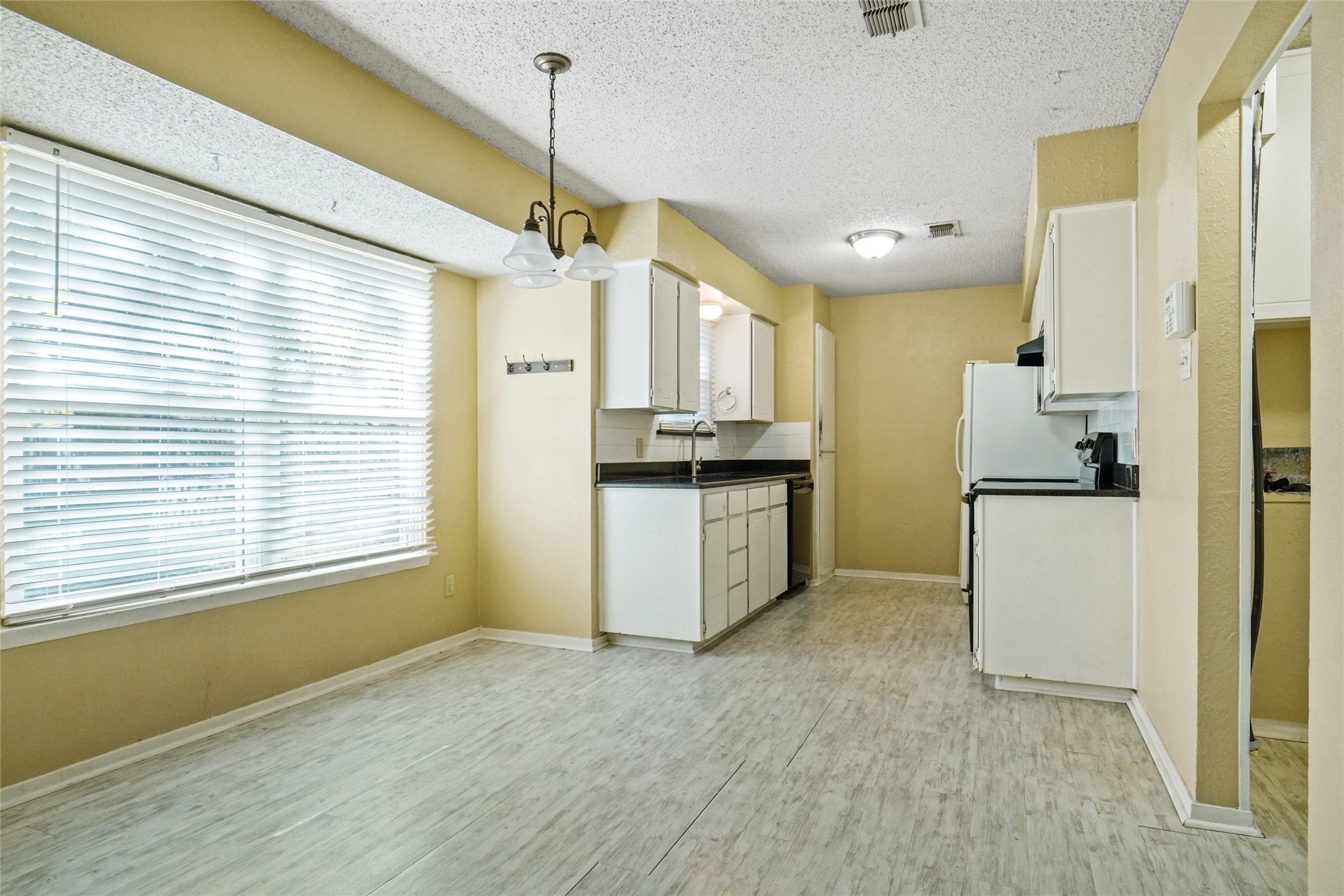 6116 Mackneal Trail Watauga TX 76148