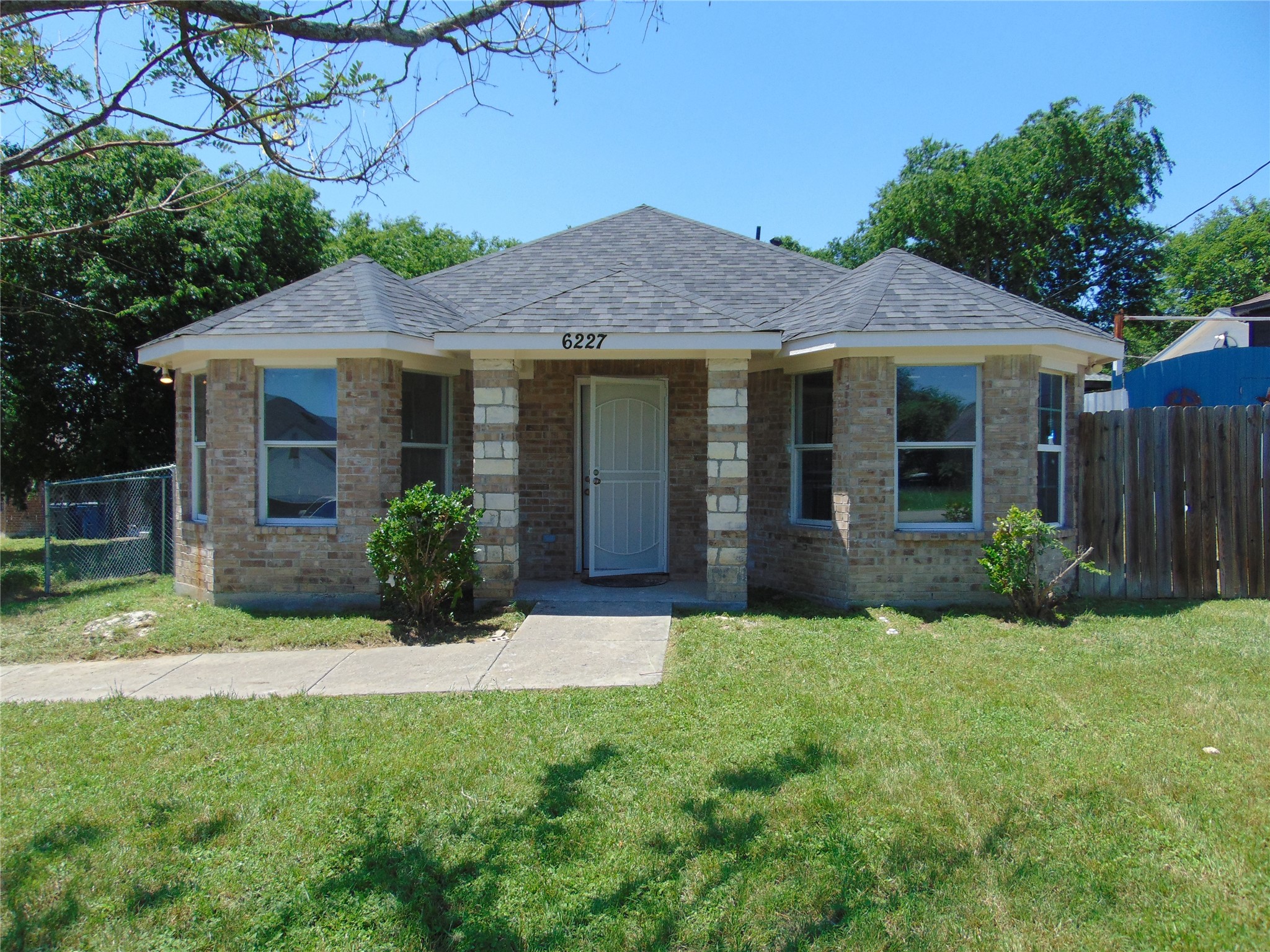 6227 Teague Drive Dallas TX 75241