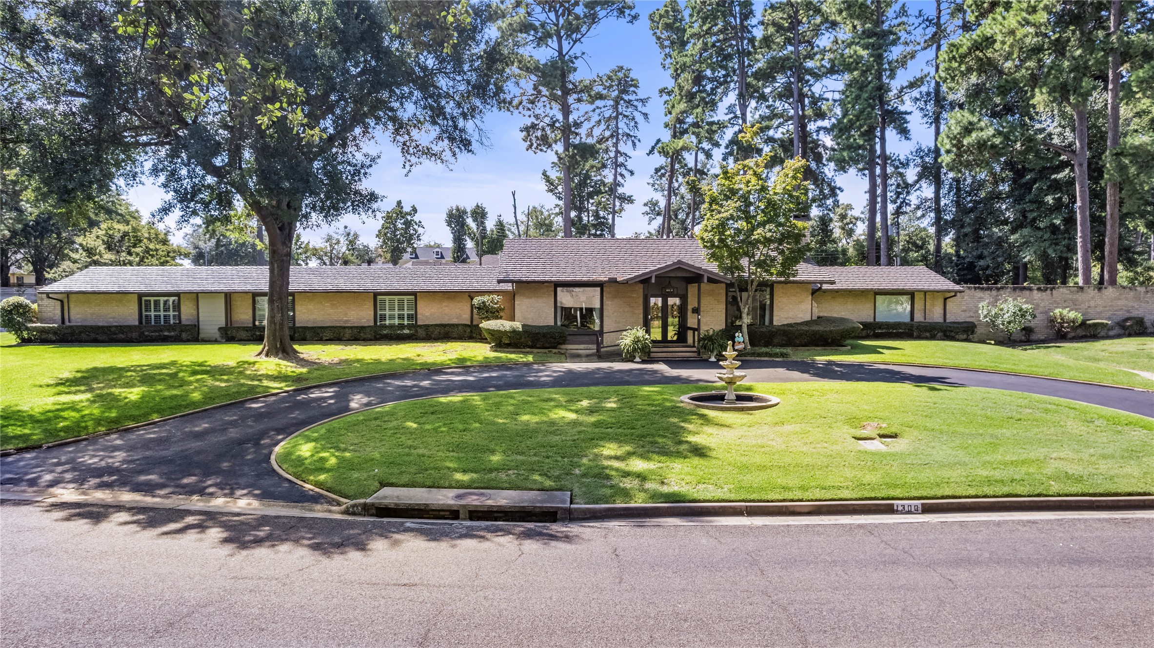 1300 Montclair Street Longview TX 75601