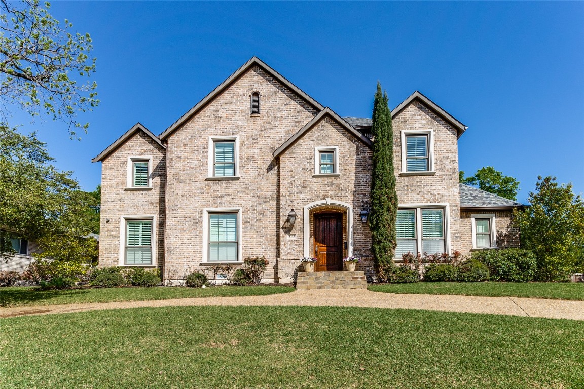 9317 Crestedge Drive Dallas TX 75238