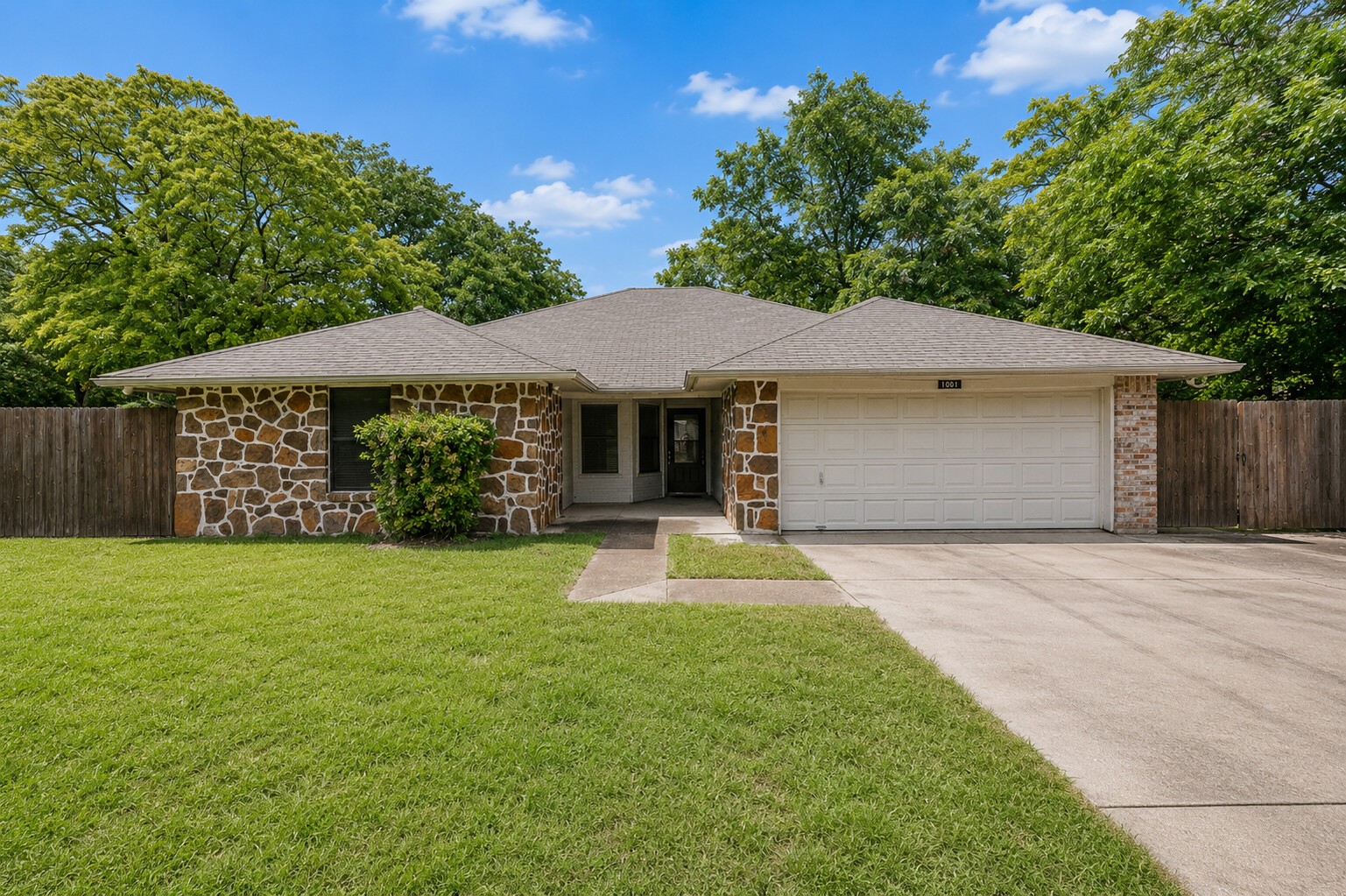 1001 Rosebud Drive Azle TX 76020