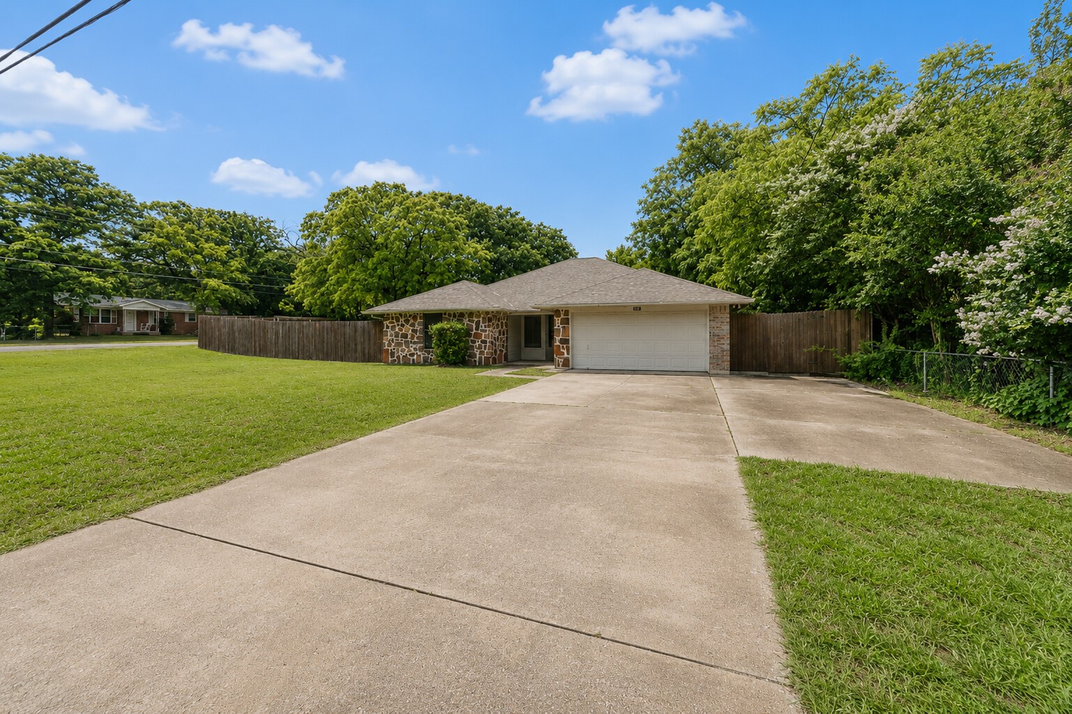 1001 Rosebud Drive Azle TX 76020