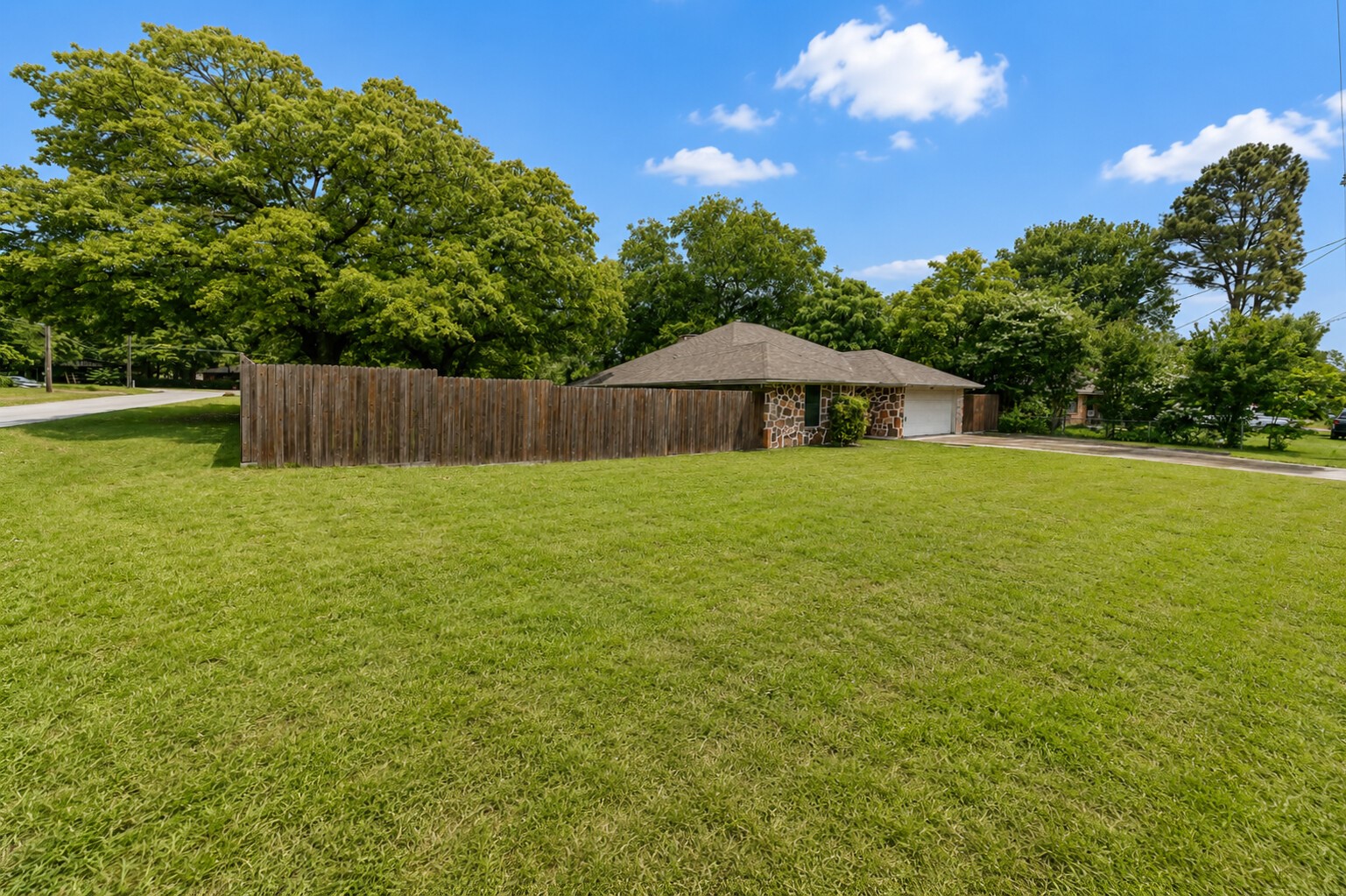 1001 Rosebud Drive Azle TX 76020