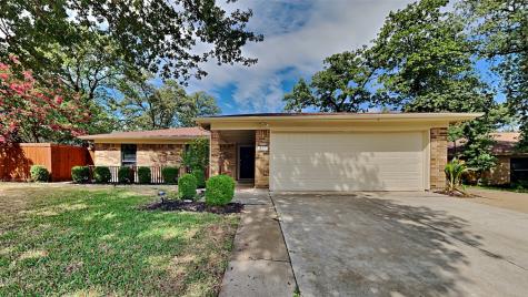 829 Timberoaks Drive Azle TX 76020