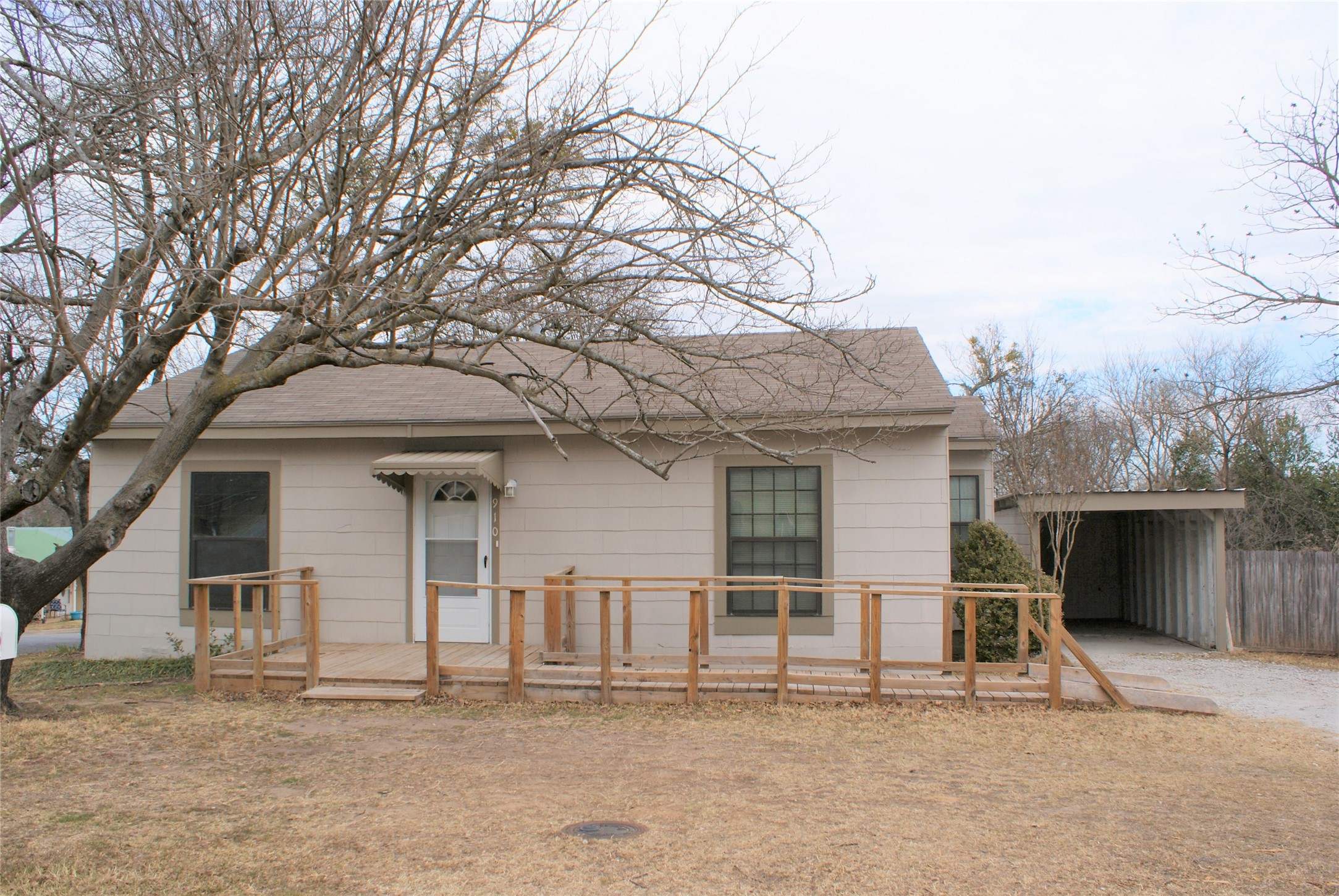 910 W Bridge Street Weatherford TX 76086