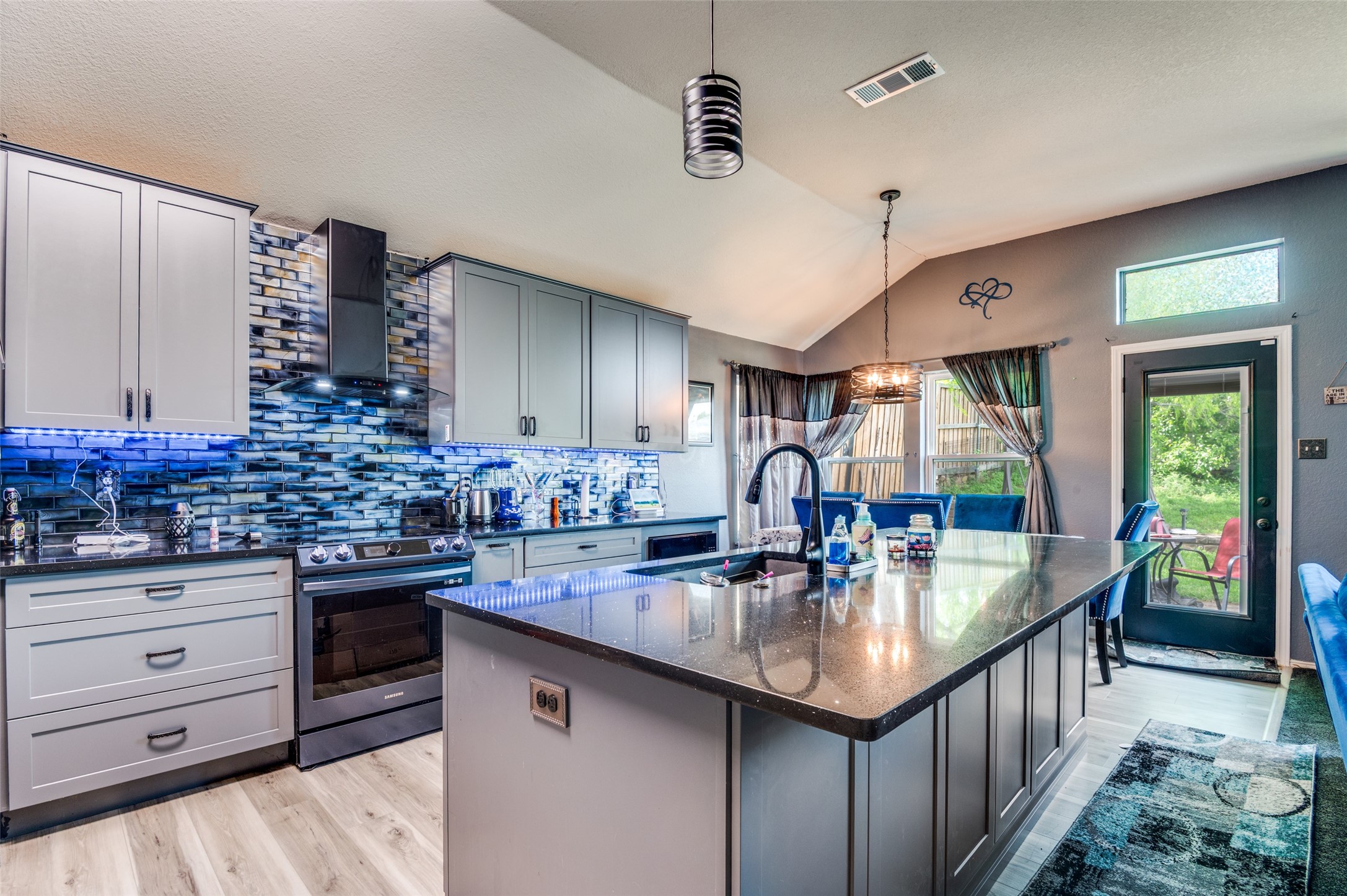 805 E Huitt Lane Euless TX 76040