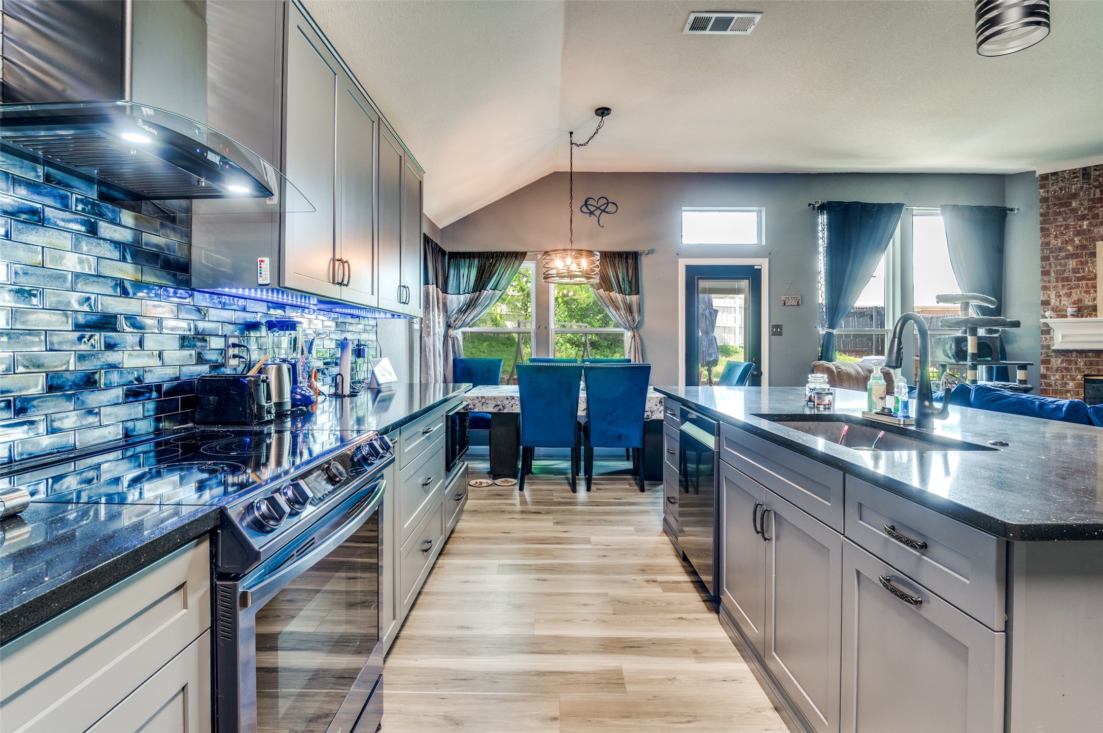 805 E Huitt Lane Euless TX 76040