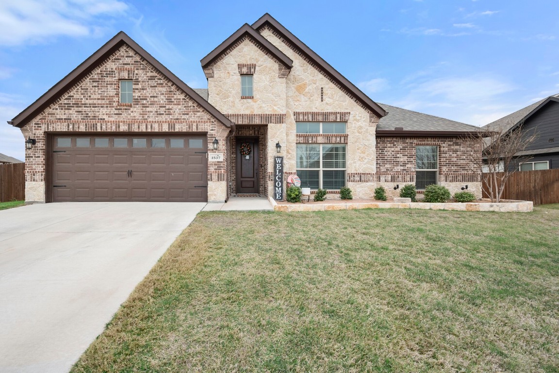 1537 Pierce Street Waxahachie TX 75165