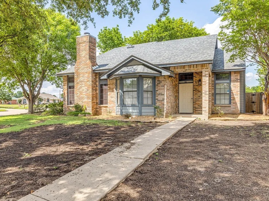 863 Valleybrooke Drive Arlington TX 76001