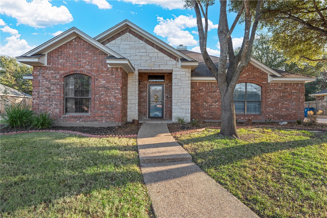 208 Fannin Drive Hewitt TX 76643