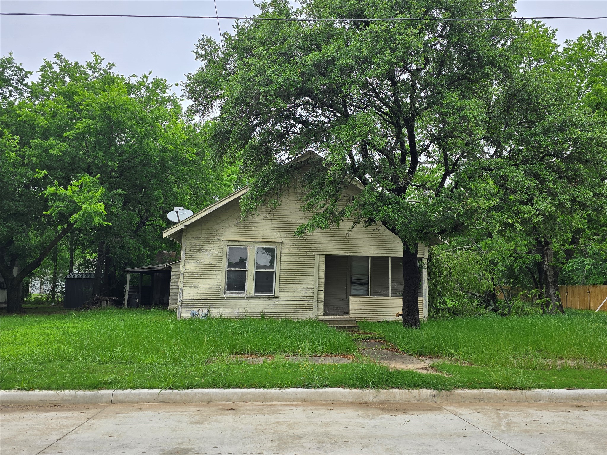 1013 E Tennie Street Gainesville TX 76240