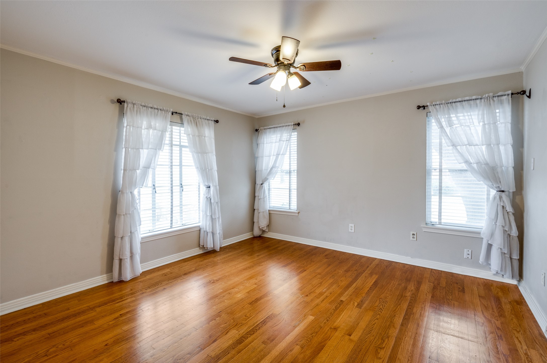 1403 Eastus Drive Dallas TX 75208