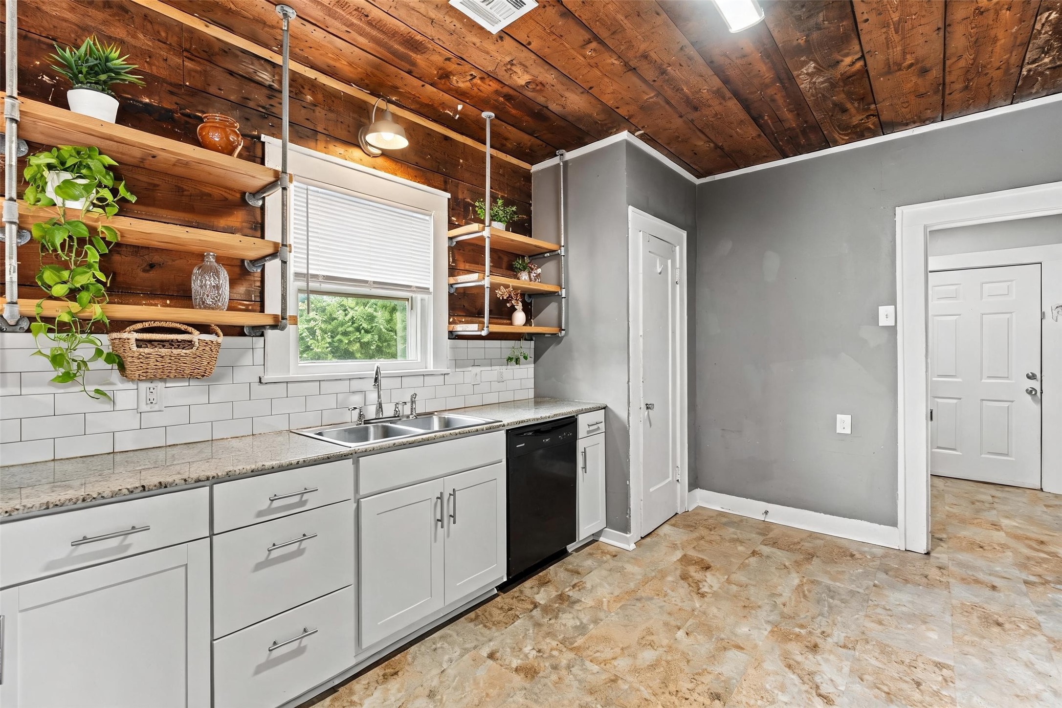 512 Herring Avenue Waco TX 76708