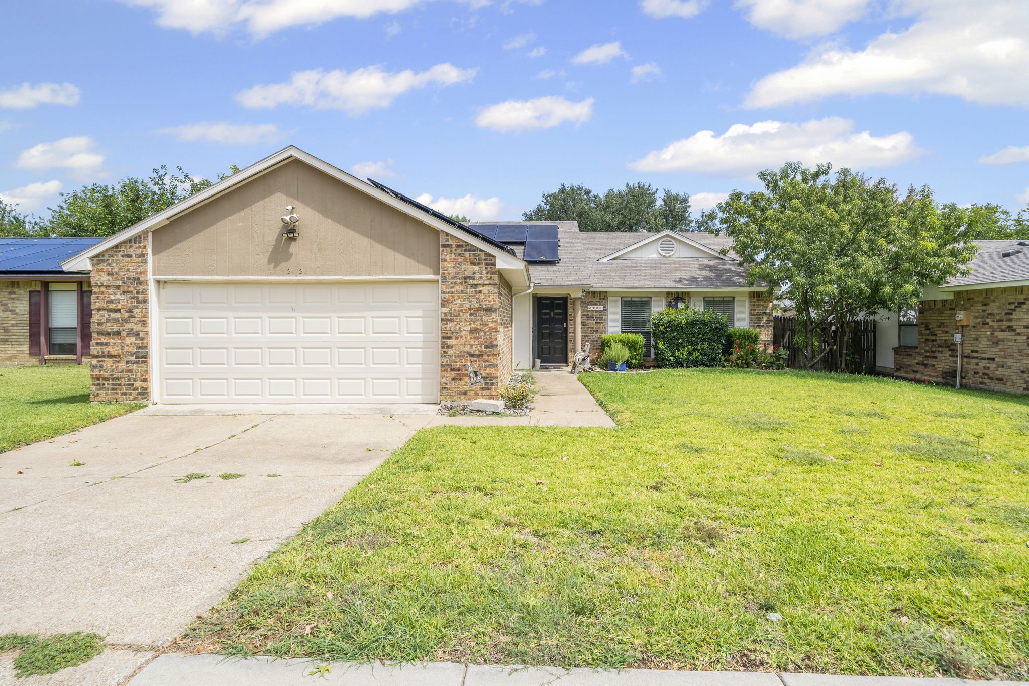 2121 Newbury Drive Arlington TX 76014