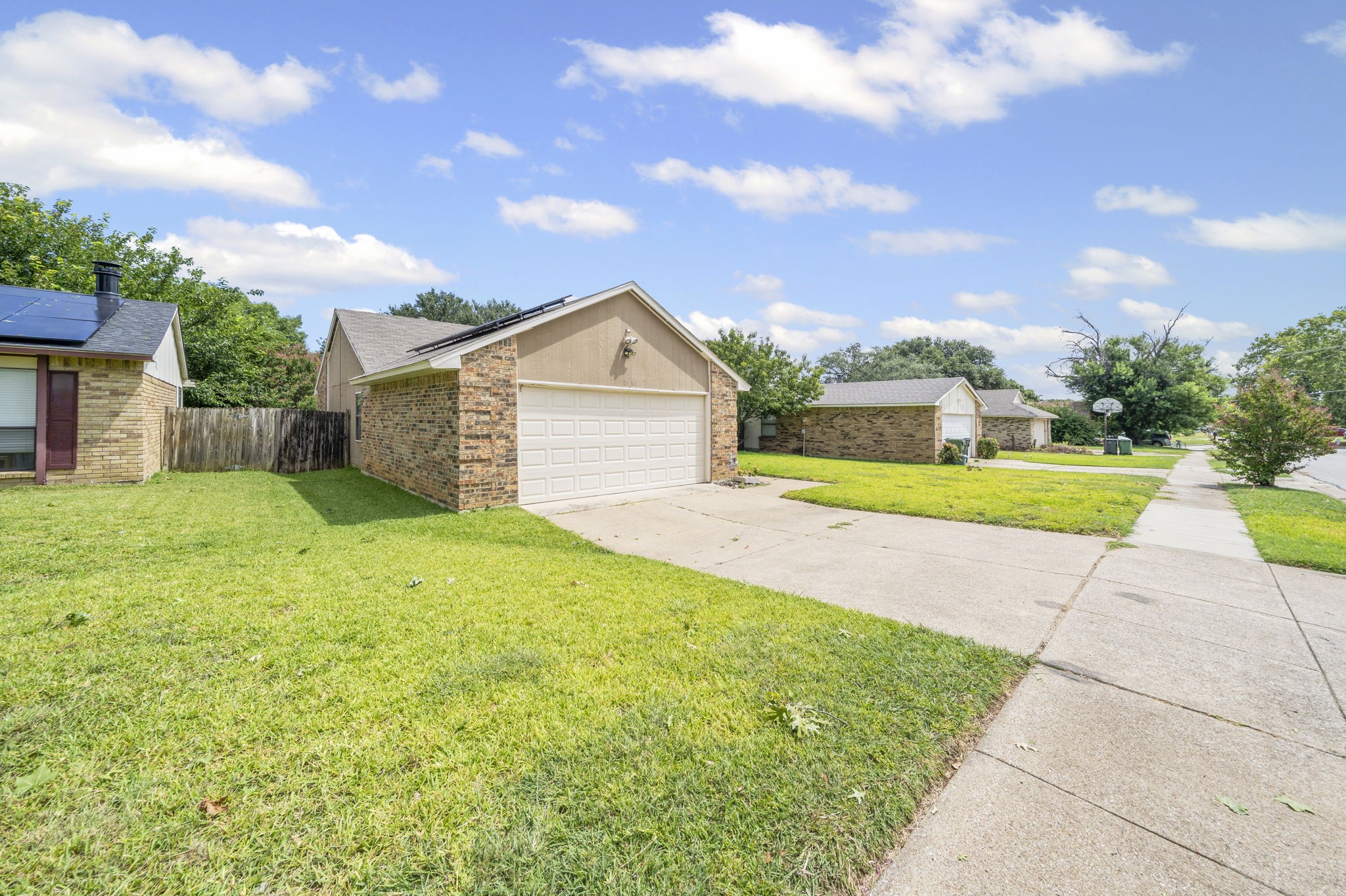 2121 Newbury Drive Arlington TX 76014