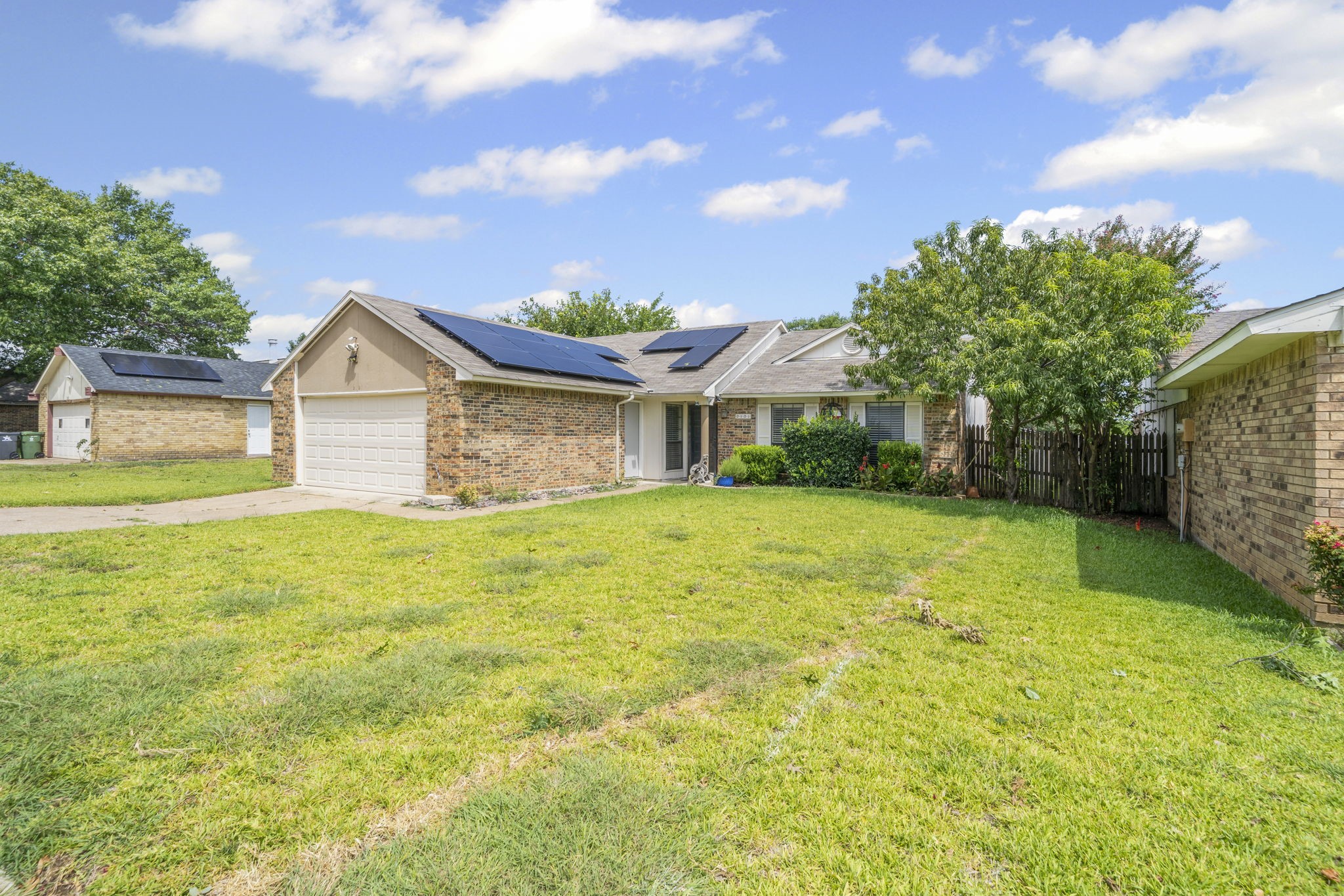 2121 Newbury Drive Arlington TX 76014
