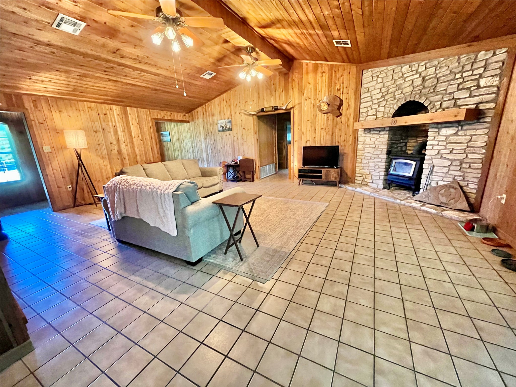 10047 E Highway 36 Jonesboro TX 76538