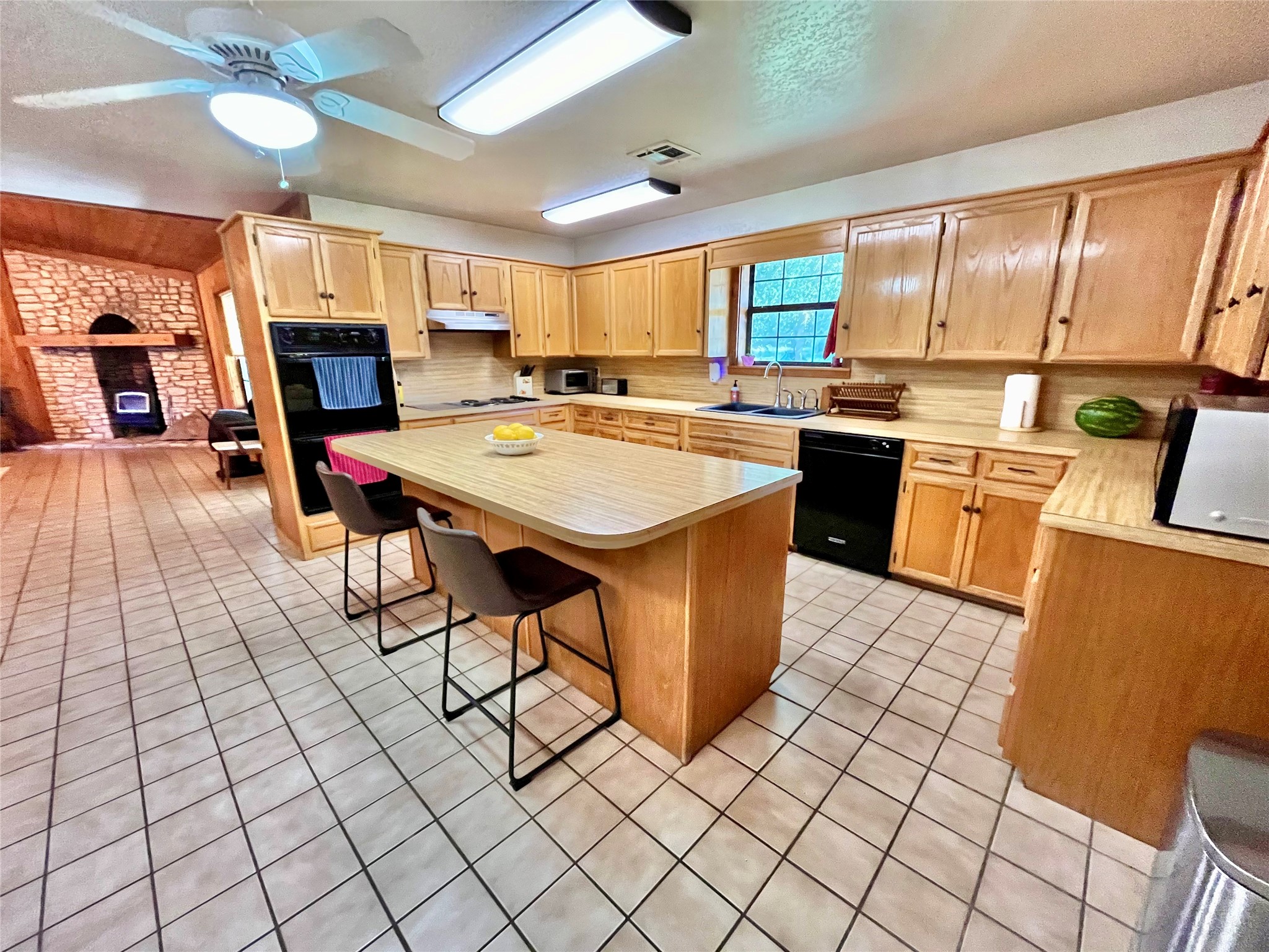 10047 E Highway 36 Jonesboro TX 76538