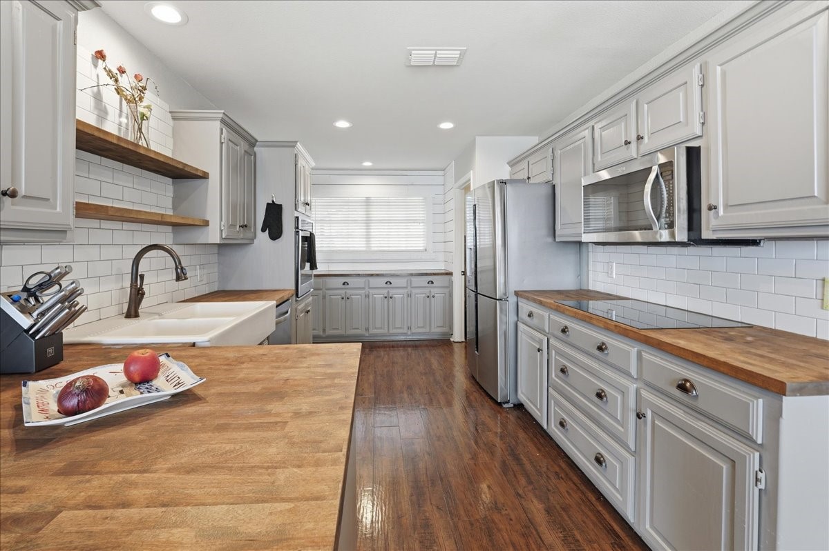 21821 Lakewood Lane Chandler TX 75758