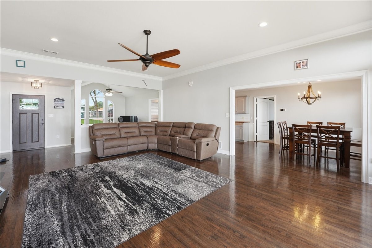 21821 Lakewood Lane Chandler TX 75758