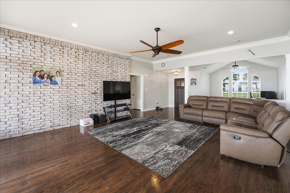21821 Lakewood Lane Chandler TX 75758