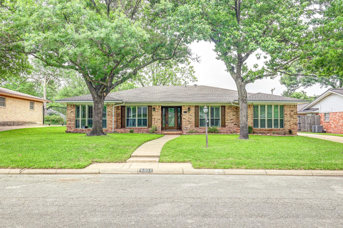 4301 Marys Creek Drive Benbrook TX 76116