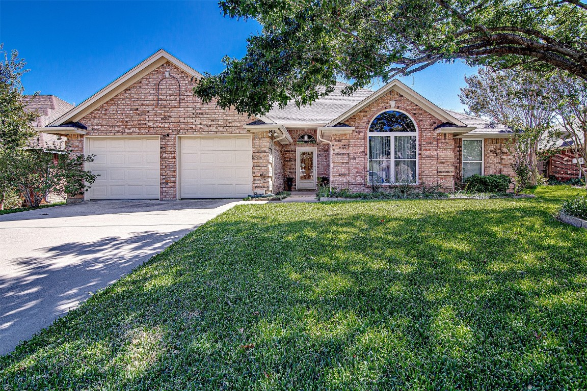 108 Clover Lane Burleson TX 76028