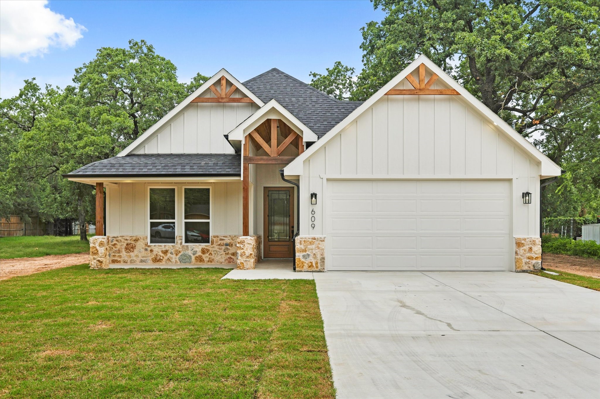 609 N Stewart Street Azle TX 76020