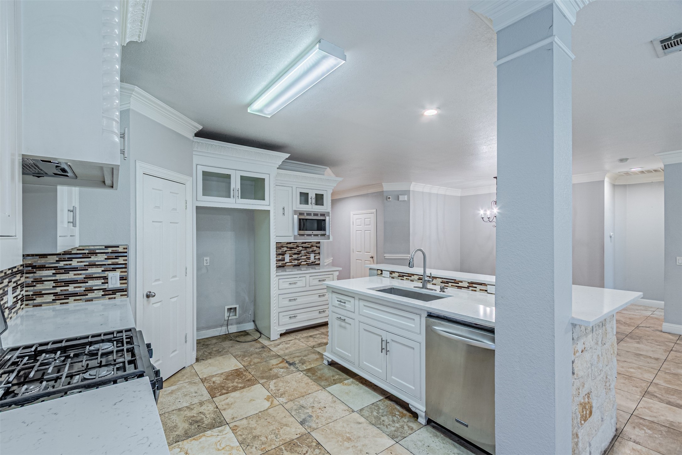 8220 Mossberg Drive Arlington TX 76002