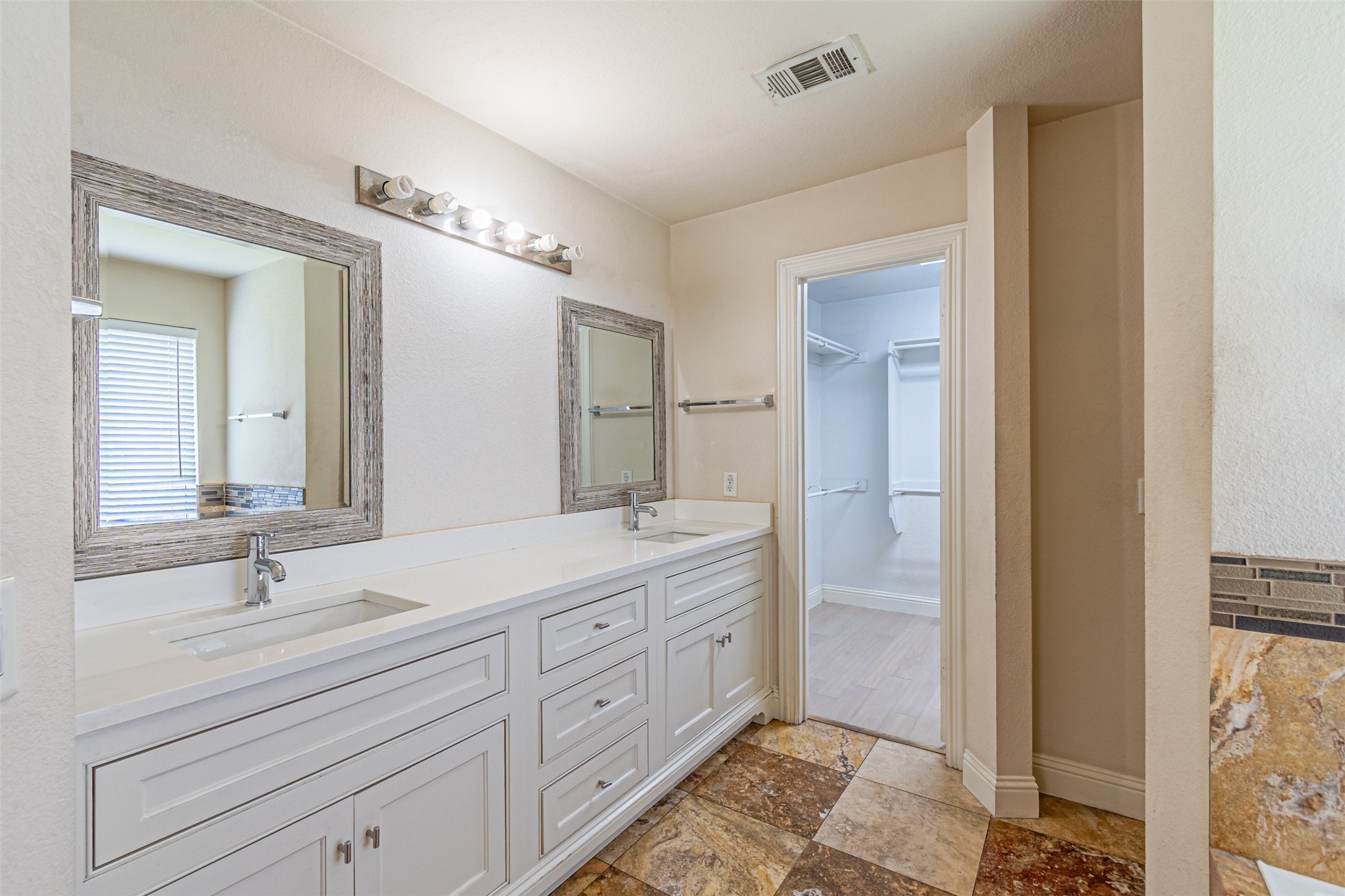 8220 Mossberg Drive Arlington TX 76002