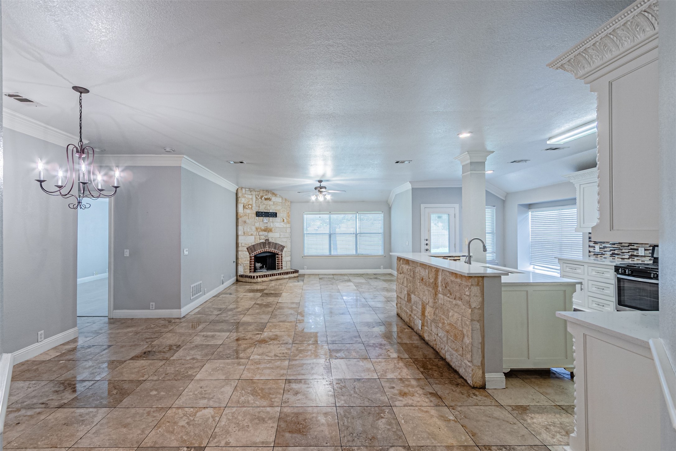 8220 Mossberg Drive Arlington TX 76002