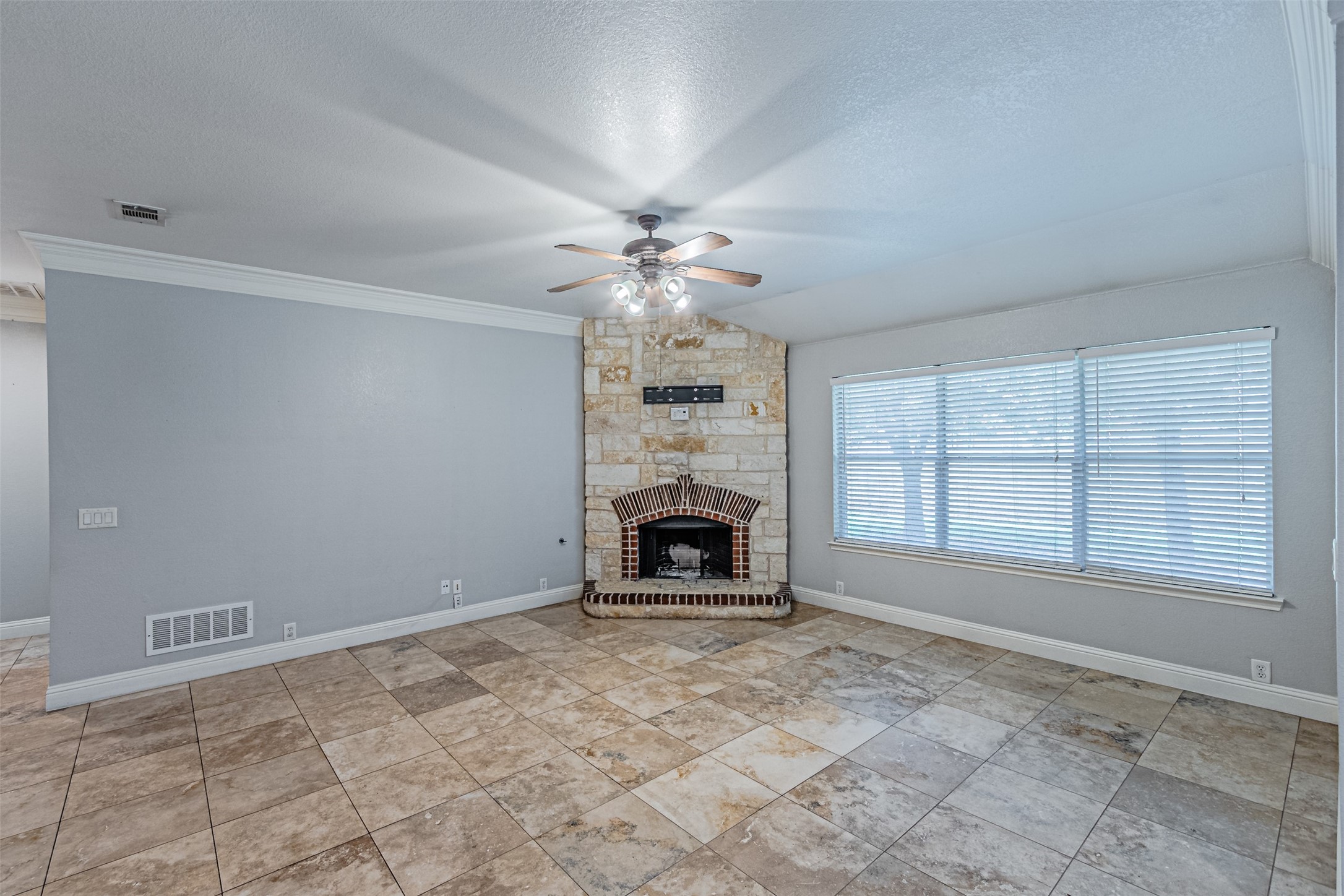 8220 Mossberg Drive Arlington TX 76002