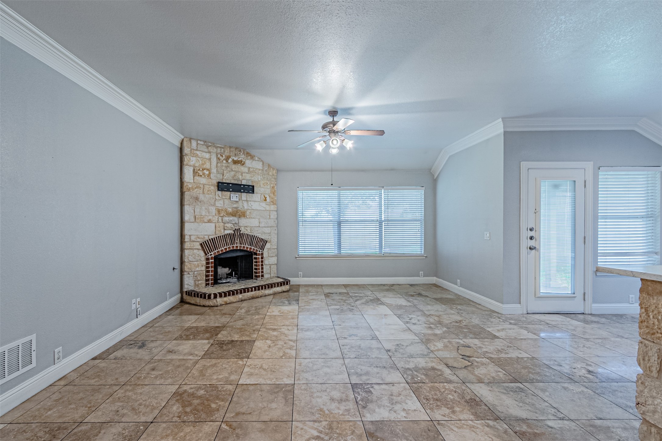 8220 Mossberg Drive Arlington TX 76002