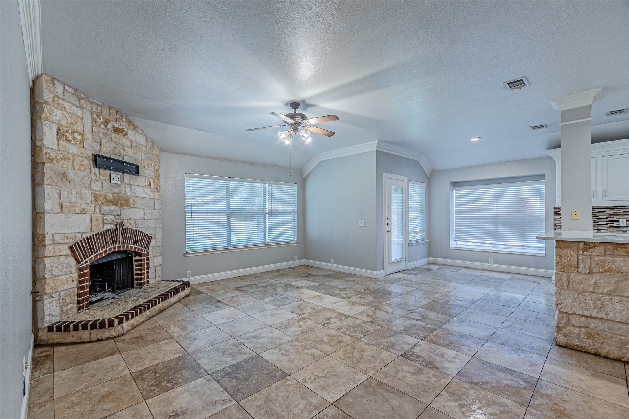 8220 Mossberg Drive Arlington TX 76002