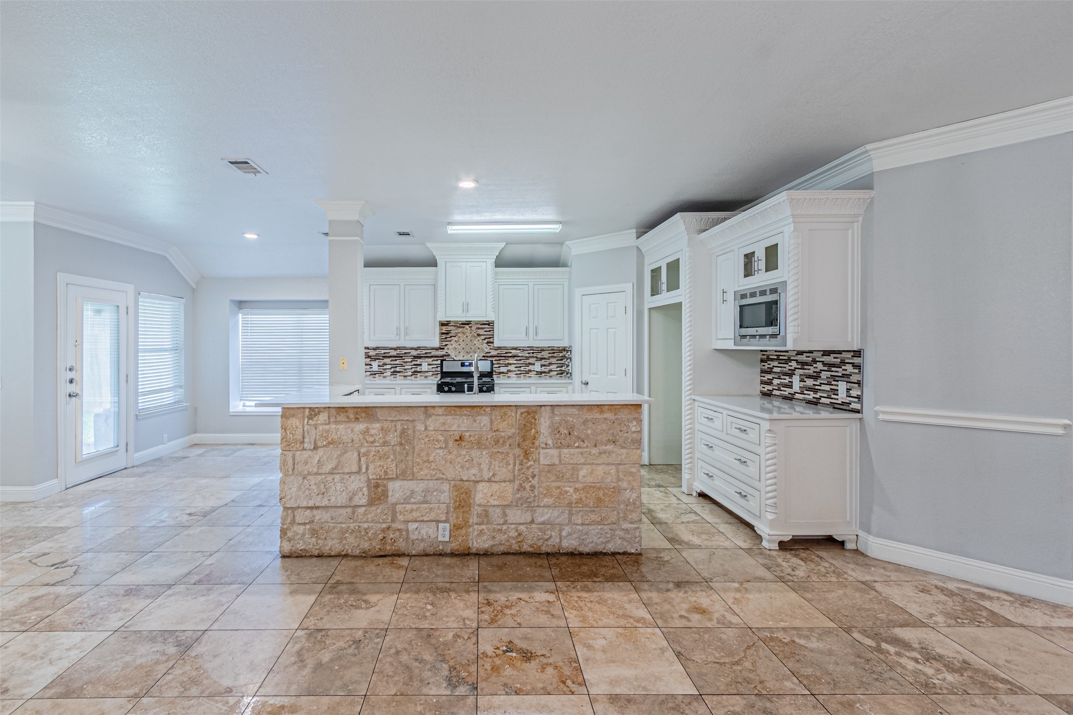 8220 Mossberg Drive Arlington TX 76002