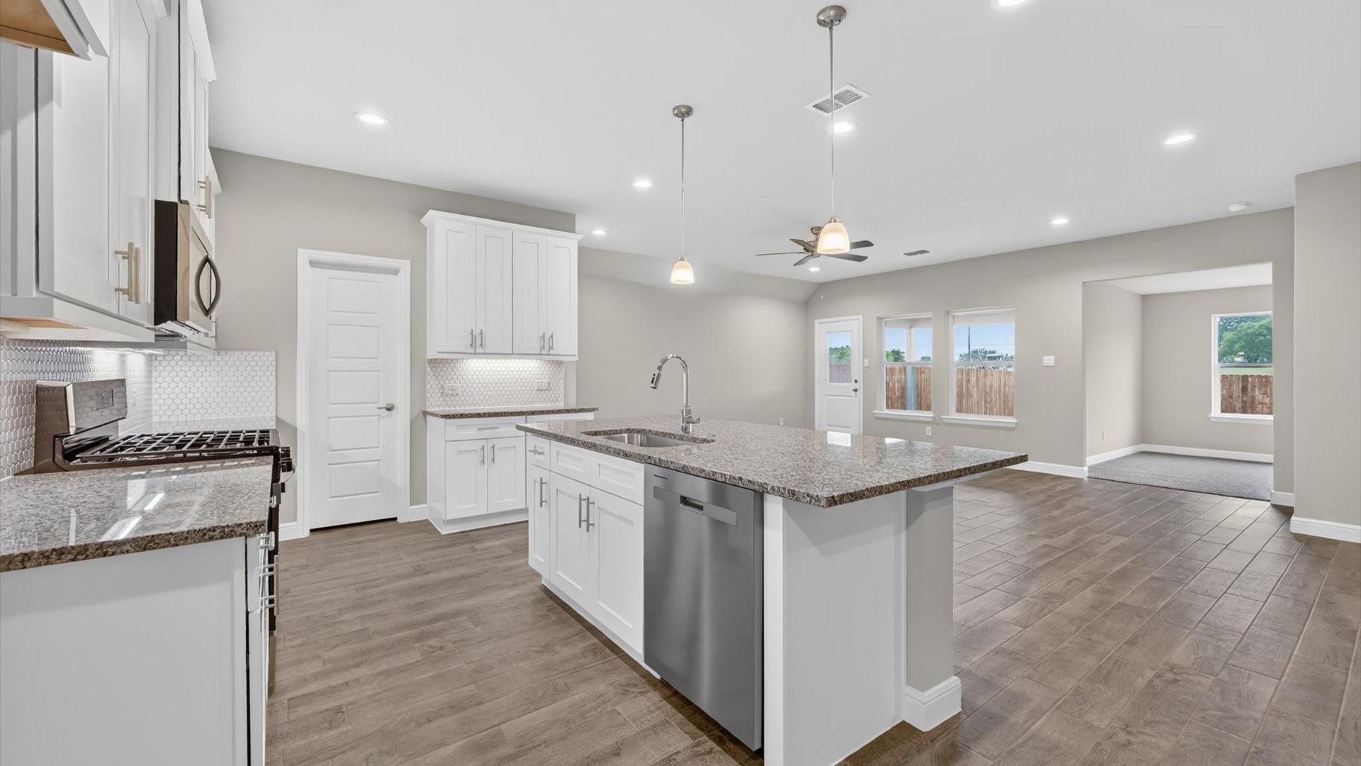 1400 Canterbury Trail Desoto TX 75115