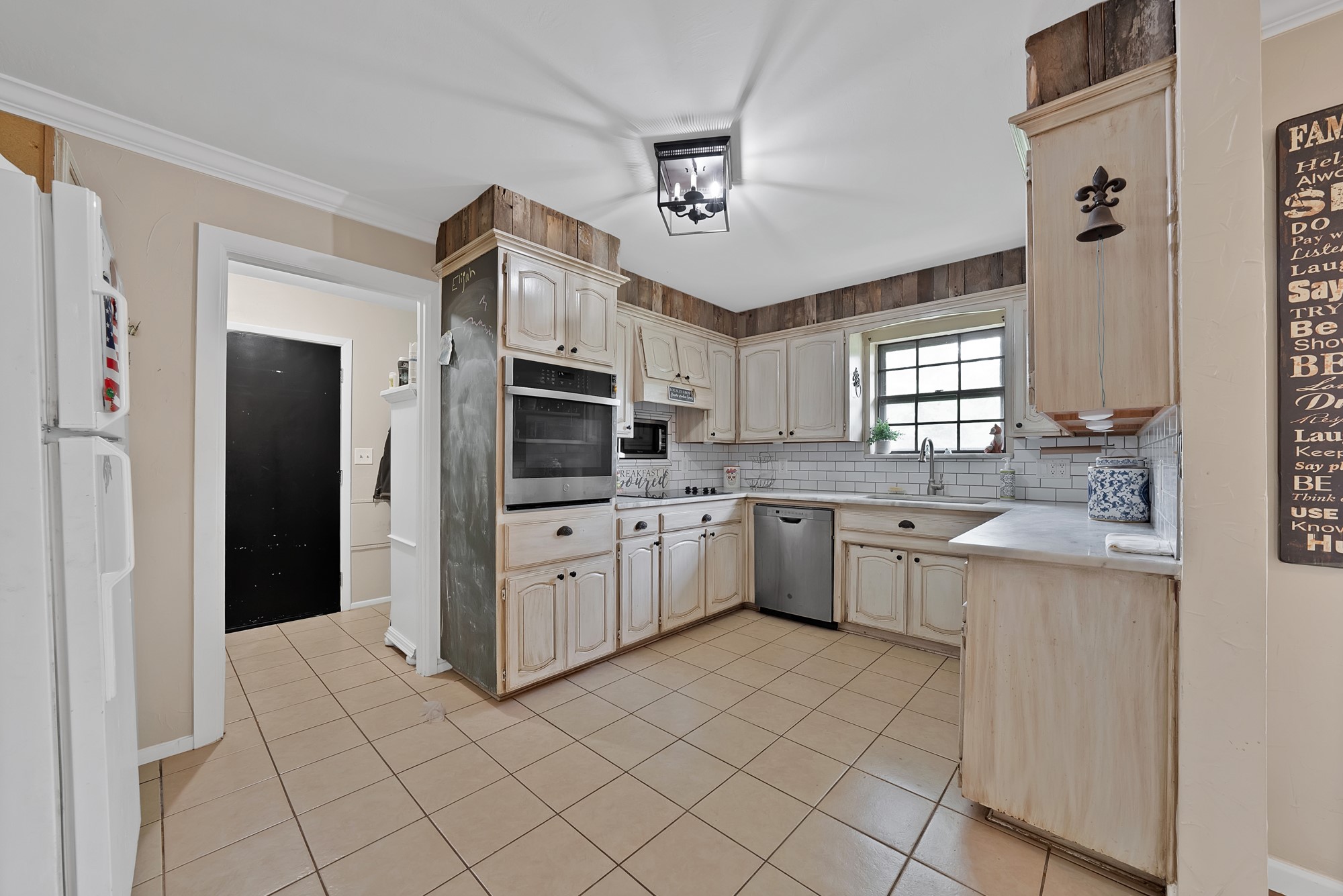 126 Oak Lane Burleson TX 76028
