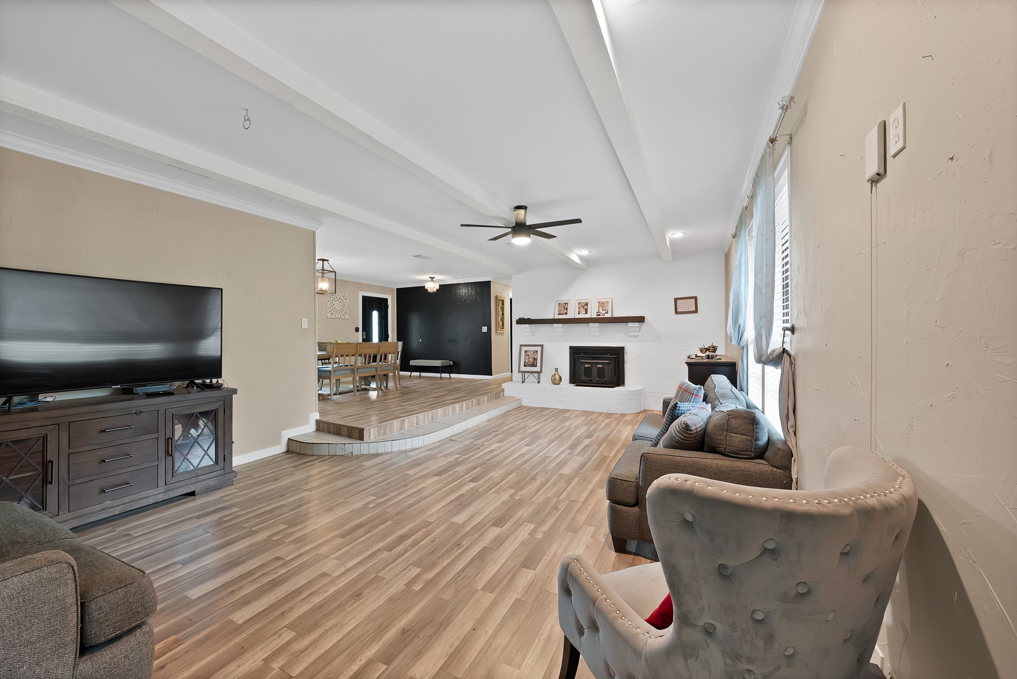 126 Oak Lane Burleson TX 76028
