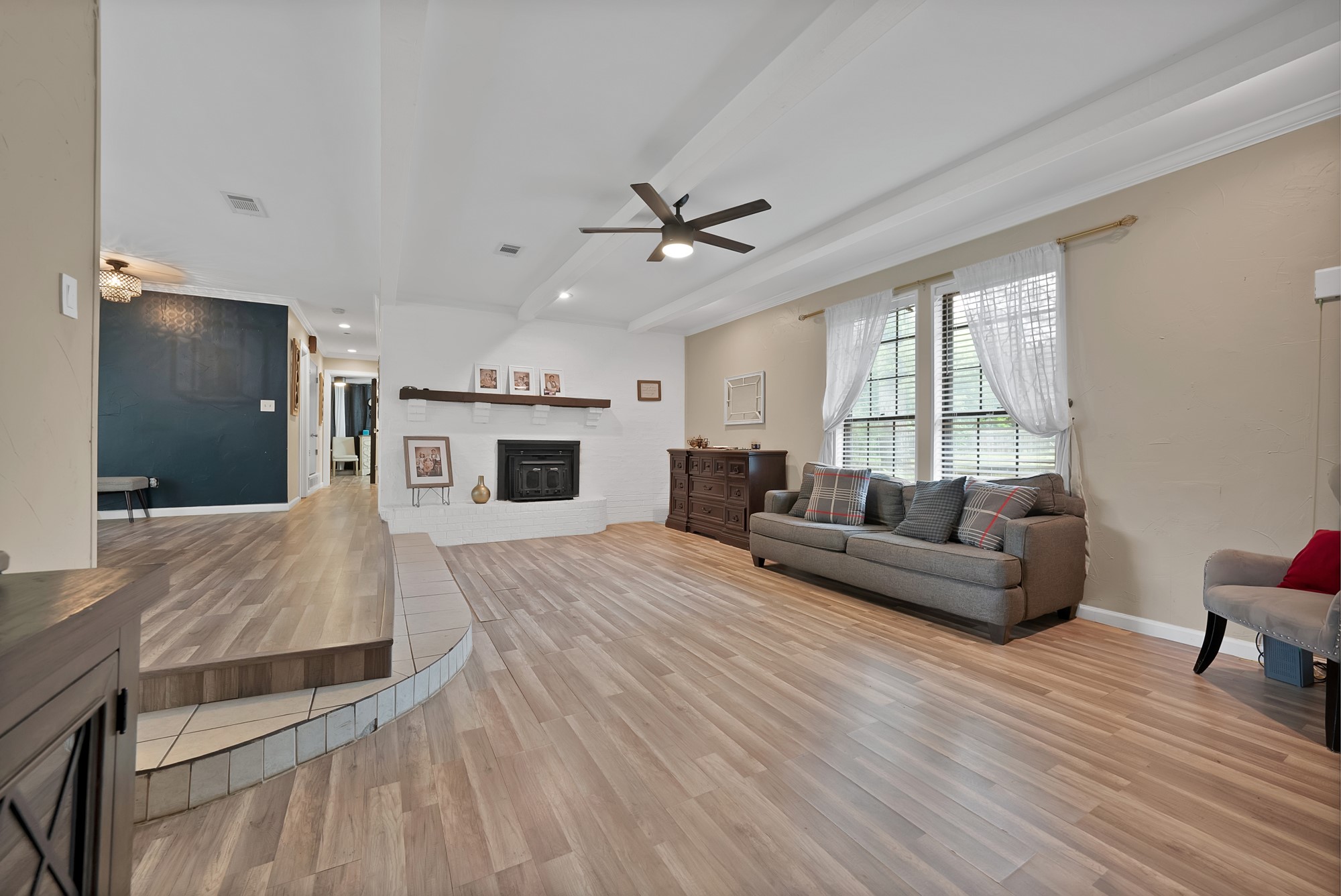 126 Oak Lane Burleson TX 76028