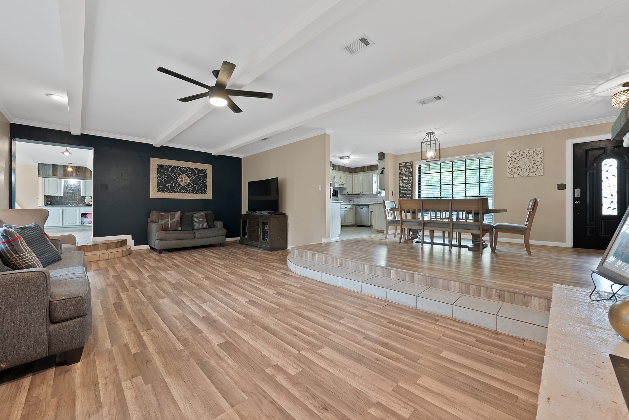 126 Oak Lane Burleson TX 76028